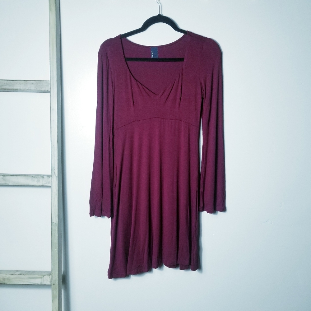 NWOT SOLA LA FE WOMEN'S BURGUNDY DRESS SIZE MEDIUM